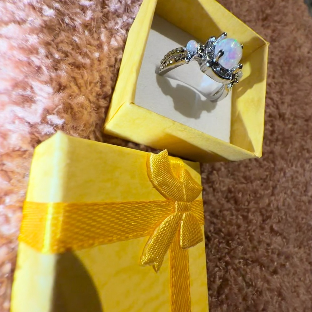 Silver-Tone Opalescent Floral Ring - Women's silver Ring